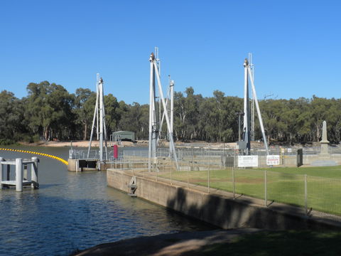 Lock 10 And Weir - Holiday Adelaide 0