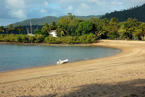 Shared Arrival Transfer: Proserpine Airport To Airlie Beach & Surrounds - Holiday Adelaide 4