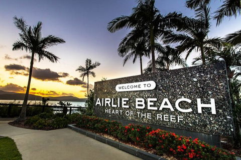 Shared Arrival Transfer: Proserpine Airport To Airlie Beach & Surrounds - Holiday Adelaide 2
