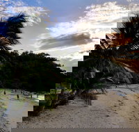 Small-Group Queensland Full-Day Sail Retreat Experience