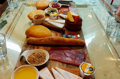 Yarra Valley Cellar Door And Gin Day - Holiday Adelaide 11