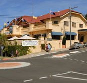 Harbord Beach Hotel - Holiday Adelaide