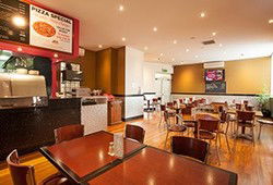 Gladstone Hotel - Holiday Adelaide 1