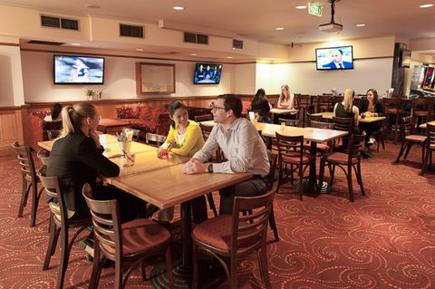 Sporters Bar - Holiday Adelaide 1