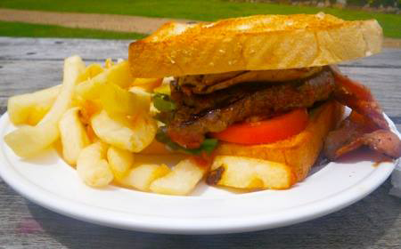 Maleny Hotel - Holiday Adelaide 3