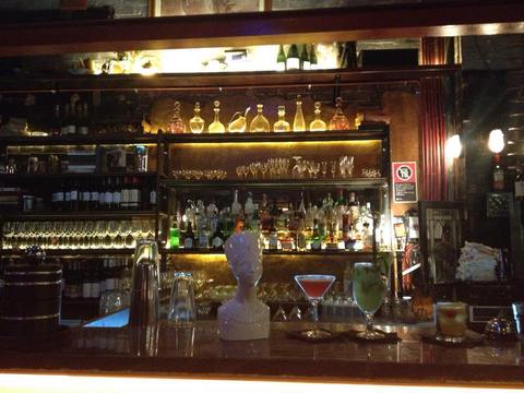 Red Baron's Lounge Bar - Holiday Adelaide 1
