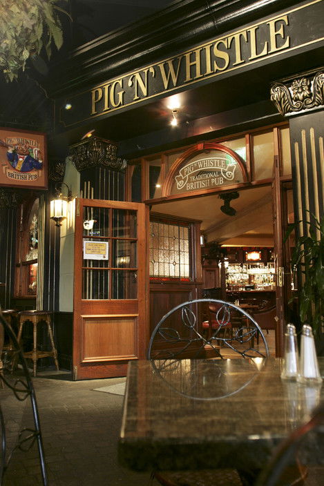 Pig N Whistle British Pub Indooroopilly - Holiday Adelaide 3