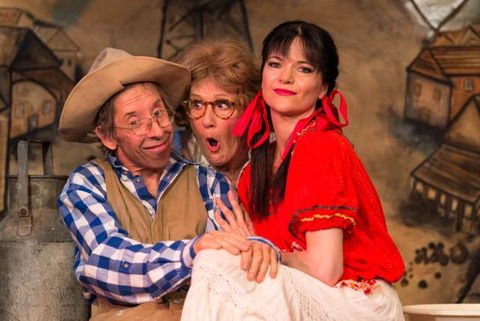 Footlights Theatre Restaurant - Holiday Adelaide 4