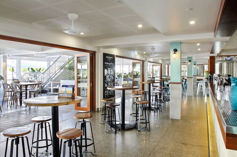 Hemingway's Brewery Port Douglas - Holiday Adelaide 4
