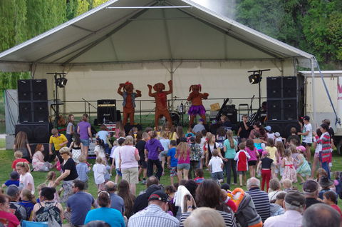 Regional Australia Bank Inverell Sapphire City Festival - Holiday Adelaide 1