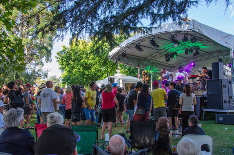 Stanthorpe Apple And Grape Harvest Festival - Holiday Adelaide 2