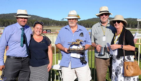 Tathra Beach Bowlo Tathra Cup Family Race Day - Holiday Adelaide 2