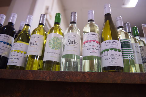 Beer And Wine O'Clock At Club Boutique Hotel Cunnamulla - Holiday Adelaide 1