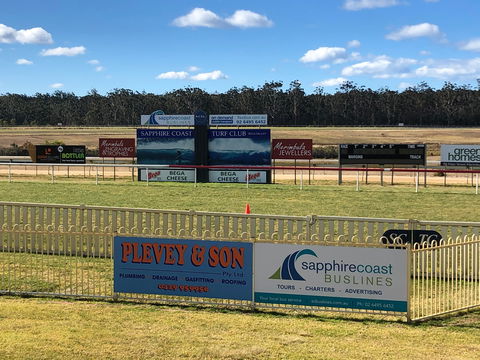 Tathra Cup Hawaiian Themed Fashions On The Field - Holiday Adelaide 0