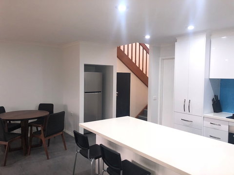 North Pier Hotel - Holiday Adelaide 4