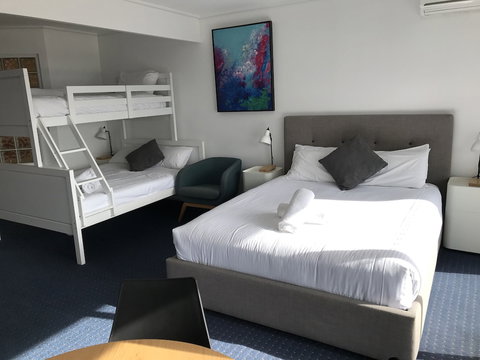 North Pier Hotel - Holiday Adelaide 5
