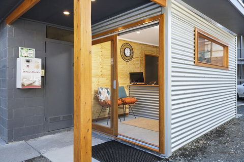 North Pier Hotel - Holiday Adelaide 0