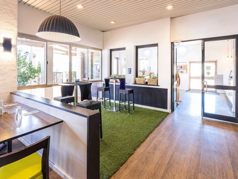 Ibis Styles Karratha - Holiday Adelaide 0