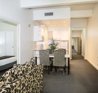 Collins Hotel - Holiday Adelaide