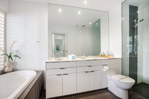 Ultra Broadbeach - Holiday Adelaide 4