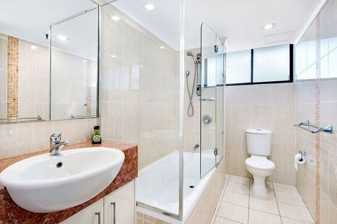 ULTIQA Beach Haven At Broadbeach - Holiday Adelaide 3