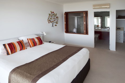 Waters Edge Apartments Cairns - Holiday Adelaide 4