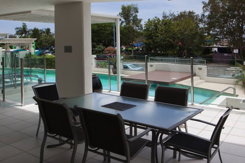 Waters Edge Apartments Cairns - Holiday Adelaide 5