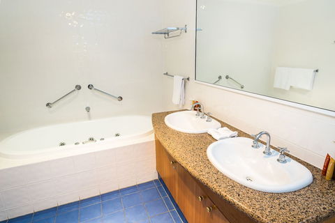 Edgewater Hotel - Holiday Adelaide 6