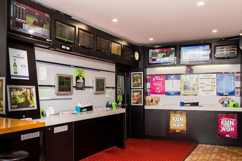 Edgewater Hotel - Holiday Adelaide 1