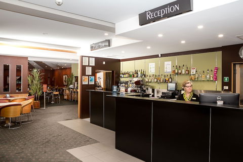 Edgewater Hotel - Holiday Adelaide 0