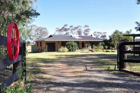Talga Vines Vineyard Escape - Holiday Adelaide 0