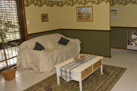 Talga Vines Vineyard Escape - Holiday Adelaide 6