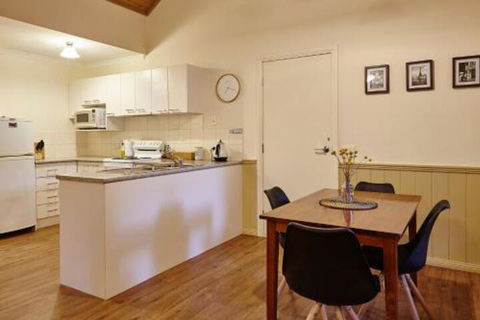 Alpine Valley Cottages - Holiday Adelaide 3