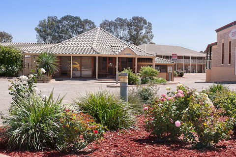 The Standpipe Golf Motor Inn - Holiday Adelaide 0