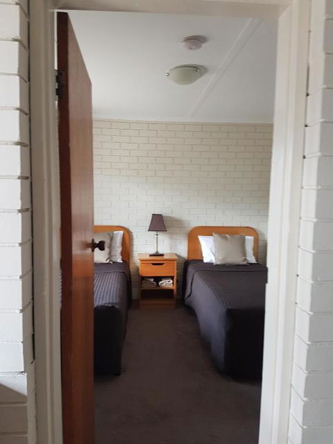 Econo Lodge Hacienda Motel Geelong - Holiday Adelaide 6