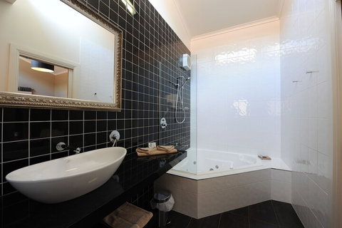 Alexandra Place - Holiday Adelaide 2