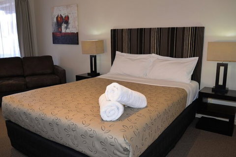 Alexandra Place - Holiday Adelaide 6