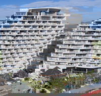 Broadbeach Savannah Hotel  Resort - Holiday Adelaide