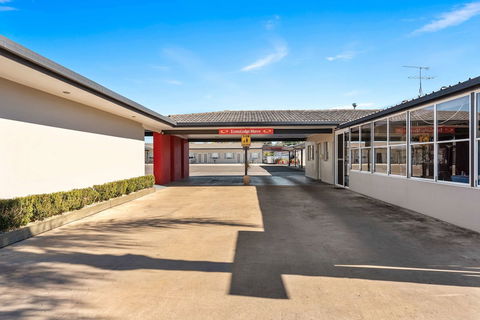 Econo Lodge Moree Spa Motor Inn - Holiday Adelaide 4