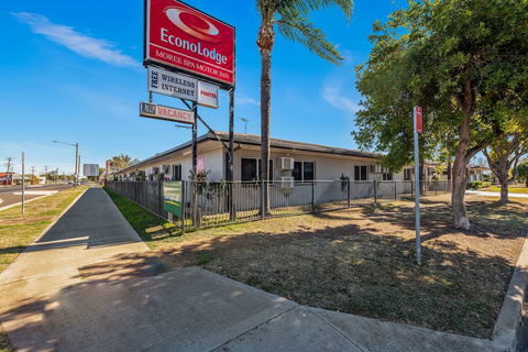 Econo Lodge Moree Spa Motor Inn - Holiday Adelaide 3