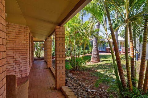 Karratha International Hotel - Holiday Adelaide 1