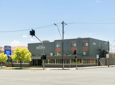 Adelaide Royal Coach - Holiday Adelaide 0