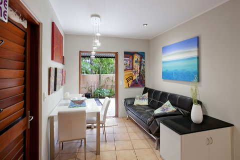 L'Auberge Noosa - Holiday Adelaide 4