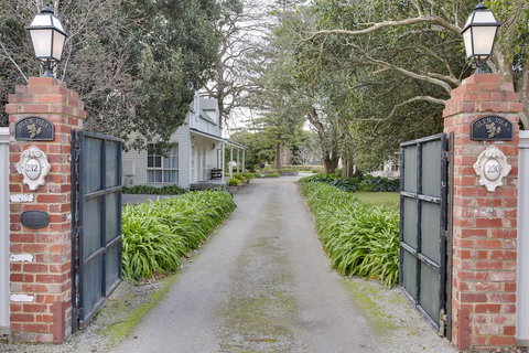 Glen Isla House - Holiday Adelaide 1