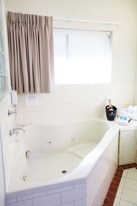 Comfort Inn & Suites Robertson Gardens - Holiday Adelaide 6