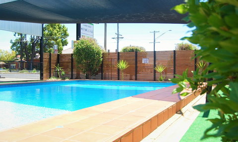 Golden West Motor Inn - Holiday Adelaide 3