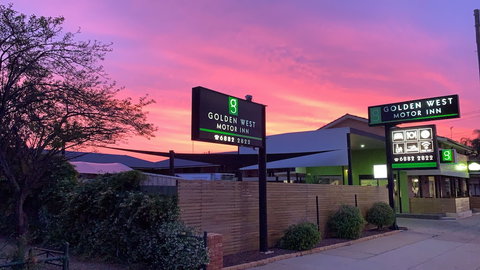 Golden West Motor Inn - Holiday Adelaide 2