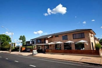 Golden West Motor Inn - Holiday Adelaide 1