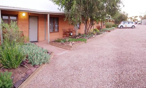 Mud Hut Motel - Holiday Adelaide 1
