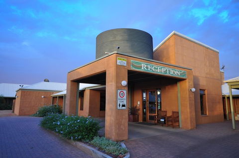 Mud Hut Motel - Holiday Adelaide 5